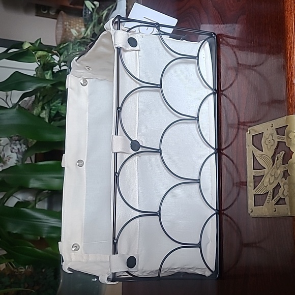 Scalloped Wire Storage Basket - Picture 1 of 10